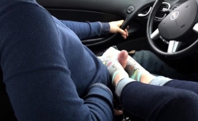 amateur-girlfriend-delivers-a-marvelous-footjob-in-the-car