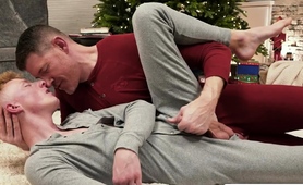 twink-richie-gets-his-perfect-present-for-his-big-stepdad